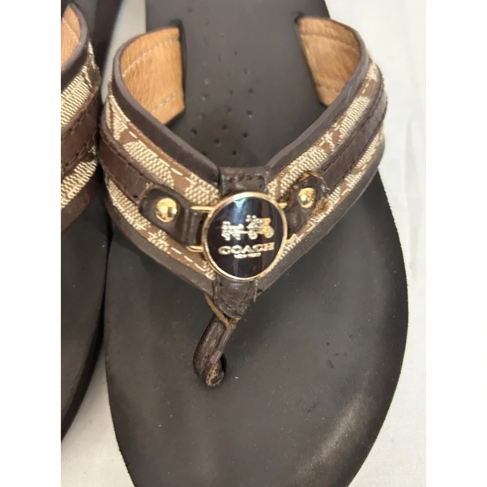 COACH Jasmine Logo Flip Flop Thong Logo Sandals SZ 7B Brown Cushioned Insole
